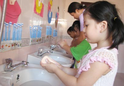 Cần nêu cao ý thức giữ gìn vệ sinh cho trẻ ở các trường mầm non.